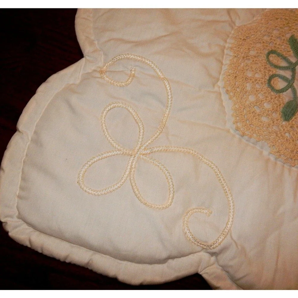 Crib Toddler Bed Comforter Cream Crocheted Roses Medallion Scalloped Edge
